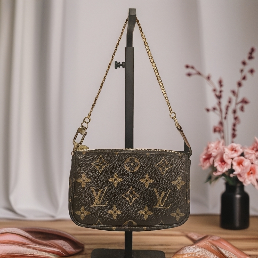 ⭐SOLD⭐ Louis Vuitton Mini Pochette Accessoires Monogram | Chain Strap | France - Picture 1 of 10